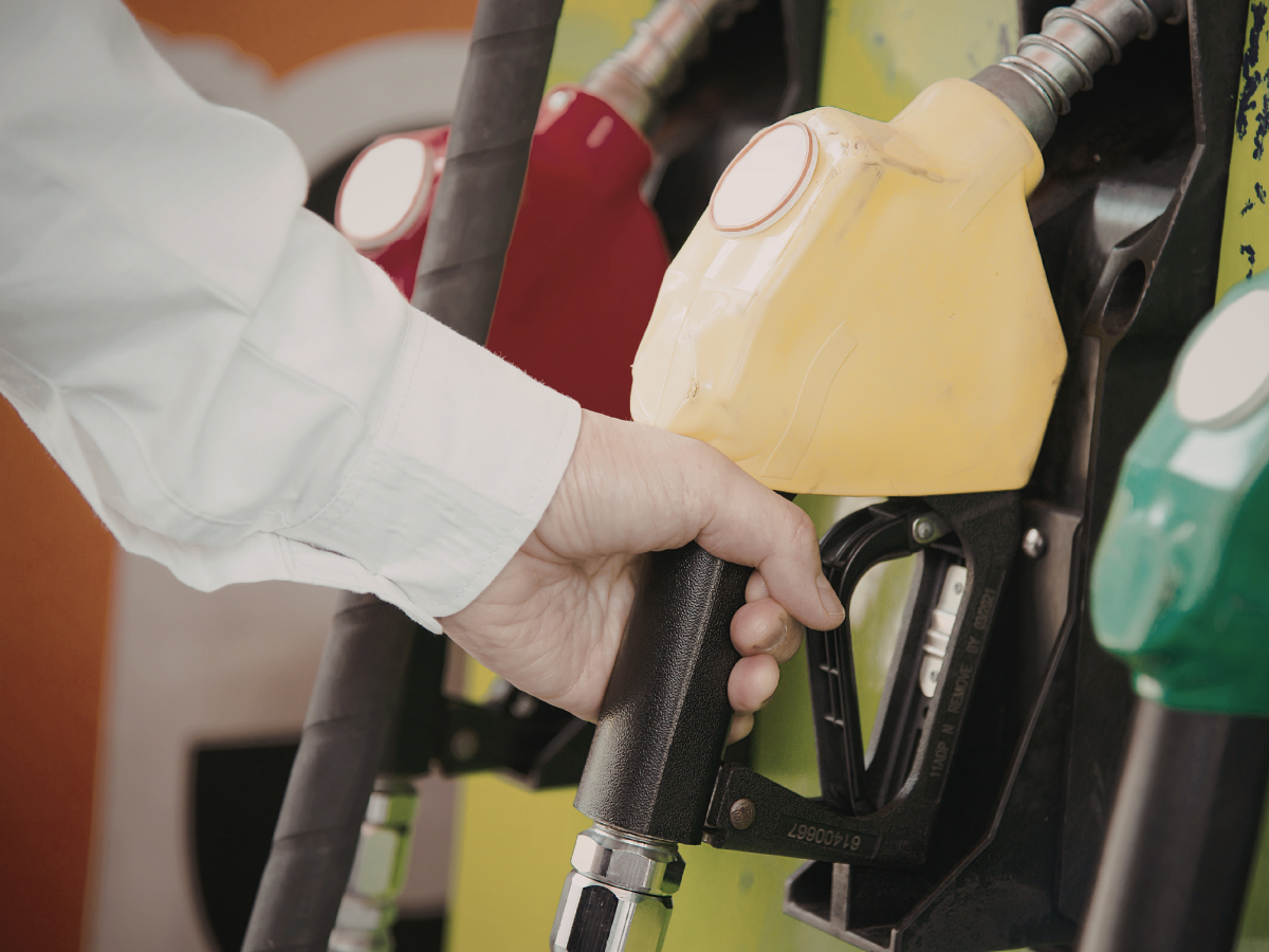 जंग का असर जेब पर! इंडस्ट्रियल डीजल के दामों में उछाल, आम आदमी पर पड़ेगा असर - Photo Gallery