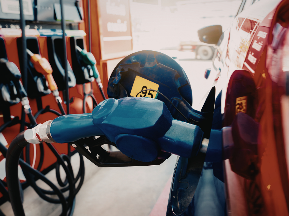 पेट्रोल-डीजल महंगा? फ्यूल क्रेडिट कार्ड से हर साल बचा सकते हैं हजारों रुपये! समझें कैसे - Photo Gallery