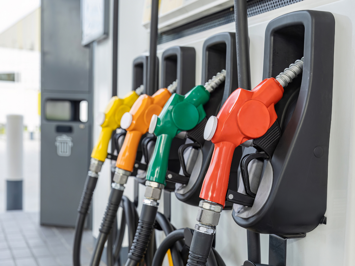 जंग का असर जेब पर! इंडस्ट्रियल डीजल के दामों में उछाल, आम आदमी पर पड़ेगा असर - Photo Gallery