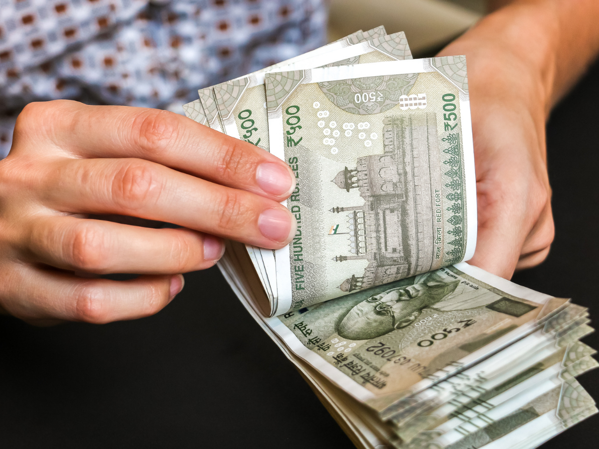 लाइन में लगने की जरूरत खत्म! मोबाइल से ऐसे देखें EPF पासबुक - Photo Gallery