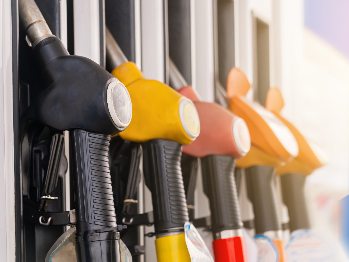 जंग का असर जेब पर! इंडस्ट्रियल डीजल के दामों में उछाल, आम आदमी पर पड़ेगा असर - Photo Gallery