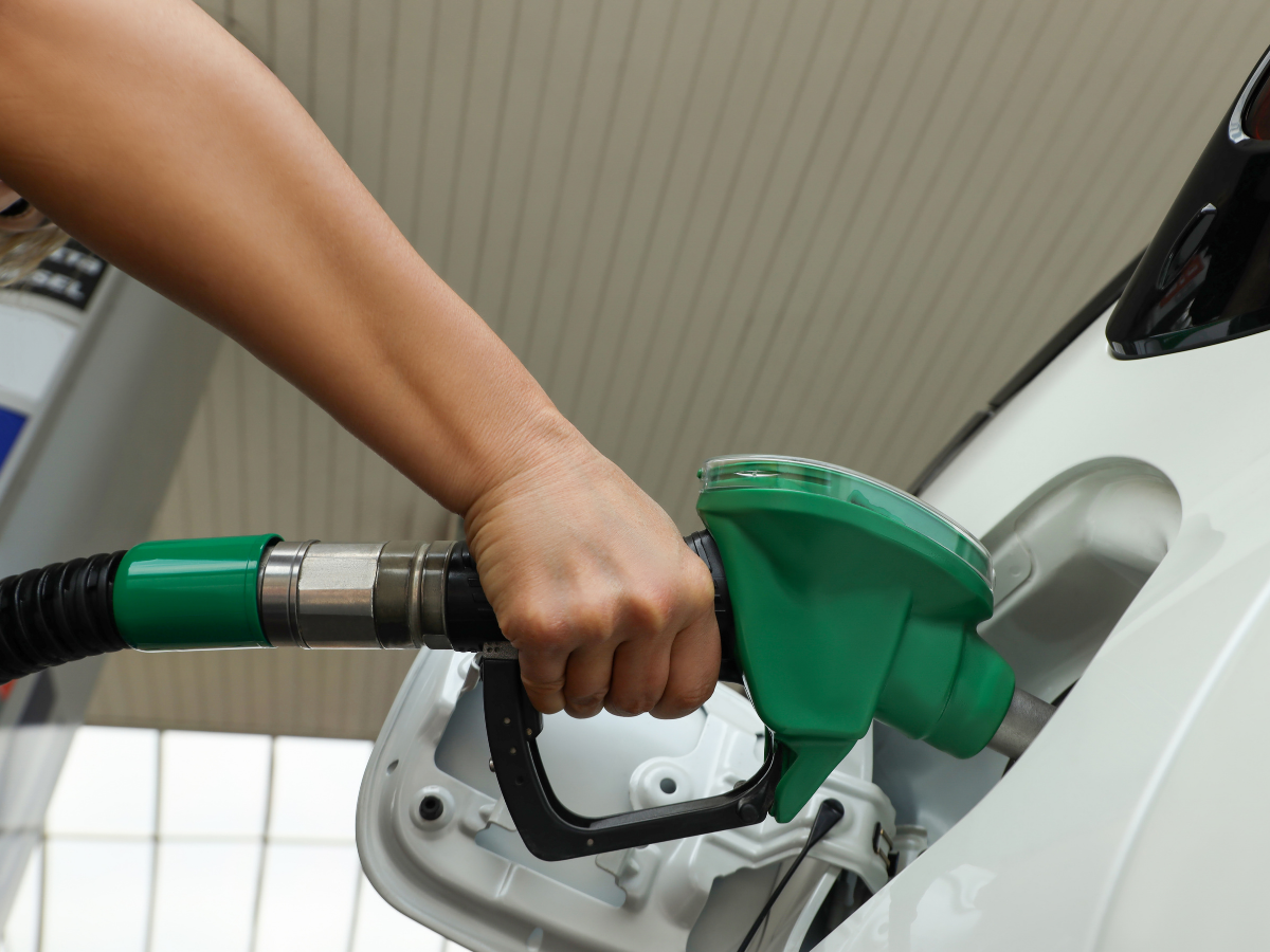 पेट्रोल-डीजल महंगा? फ्यूल क्रेडिट कार्ड से हर साल बचा सकते हैं हजारों रुपये! समझें कैसे - Photo Gallery