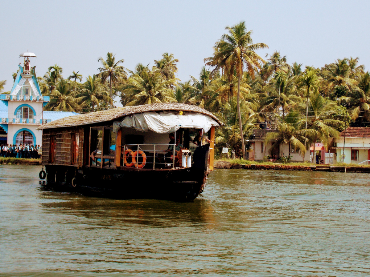 Hill Stations For Summer Vacation: एग्जाम खत्म, अब घूमो खुलकर! समर वेकेशन के लिए टॉप 10 बेस्ट हिल स्टेशन - Photo Gallery