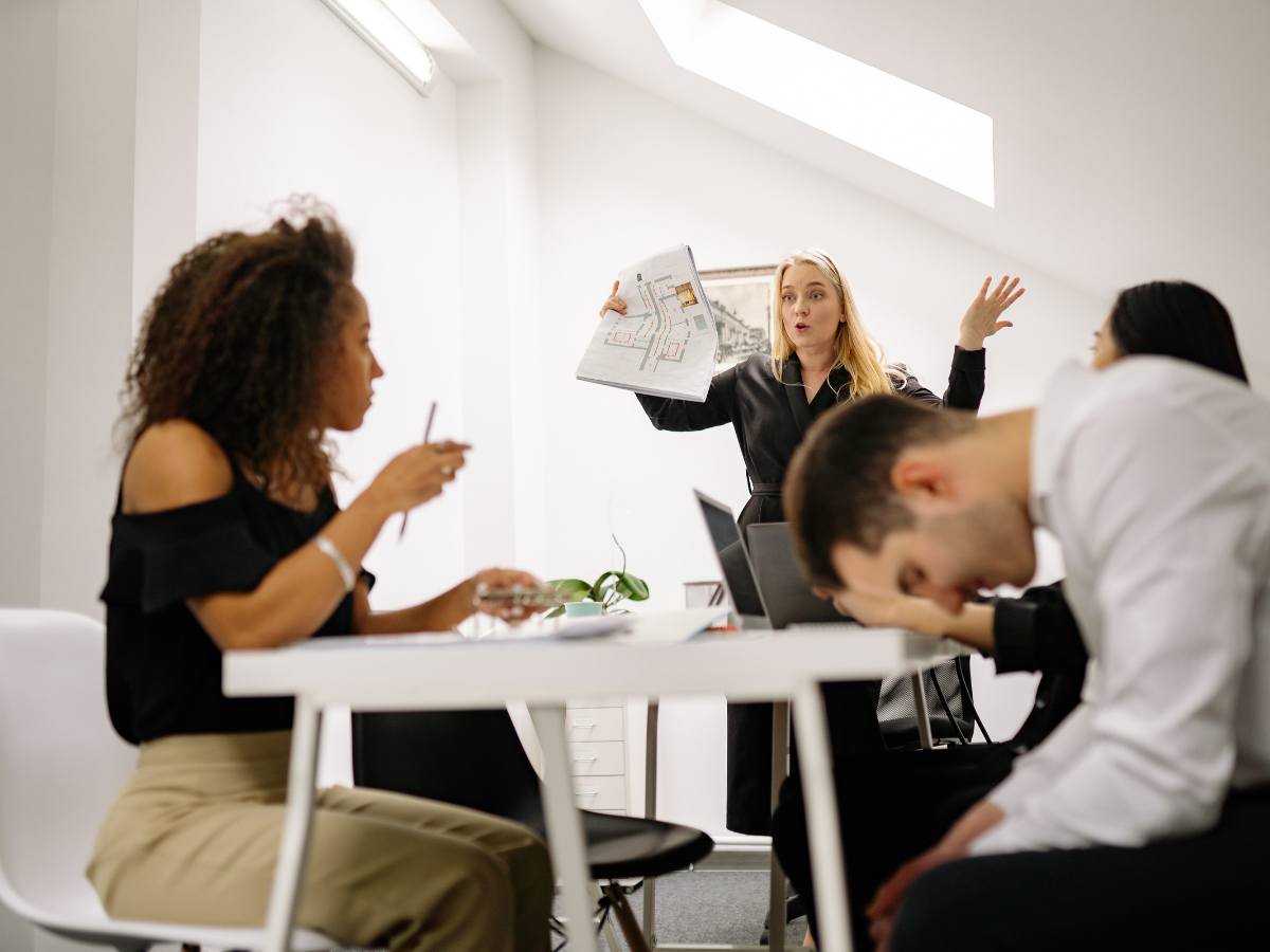 ऑफिस में मैनेजर से भिड़ना सही या गलत? जानें क्या कहता है नया लेबर कोड - Photo Gallery