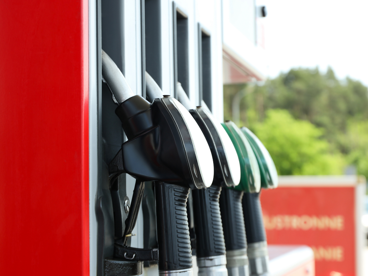 जंग का असर जेब पर! इंडस्ट्रियल डीजल के दामों में उछाल, आम आदमी पर पड़ेगा असर - Photo Gallery