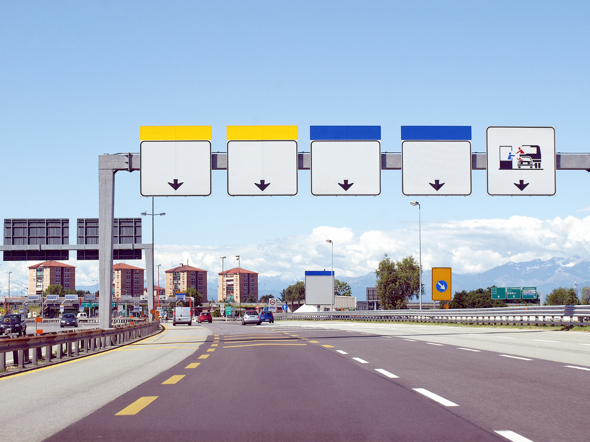 FASTag यूजर्स के लिए अलर्ट, 1 अप्रैल से महंगा होगा पास; आज आखिरी दिन - Photo Gallery