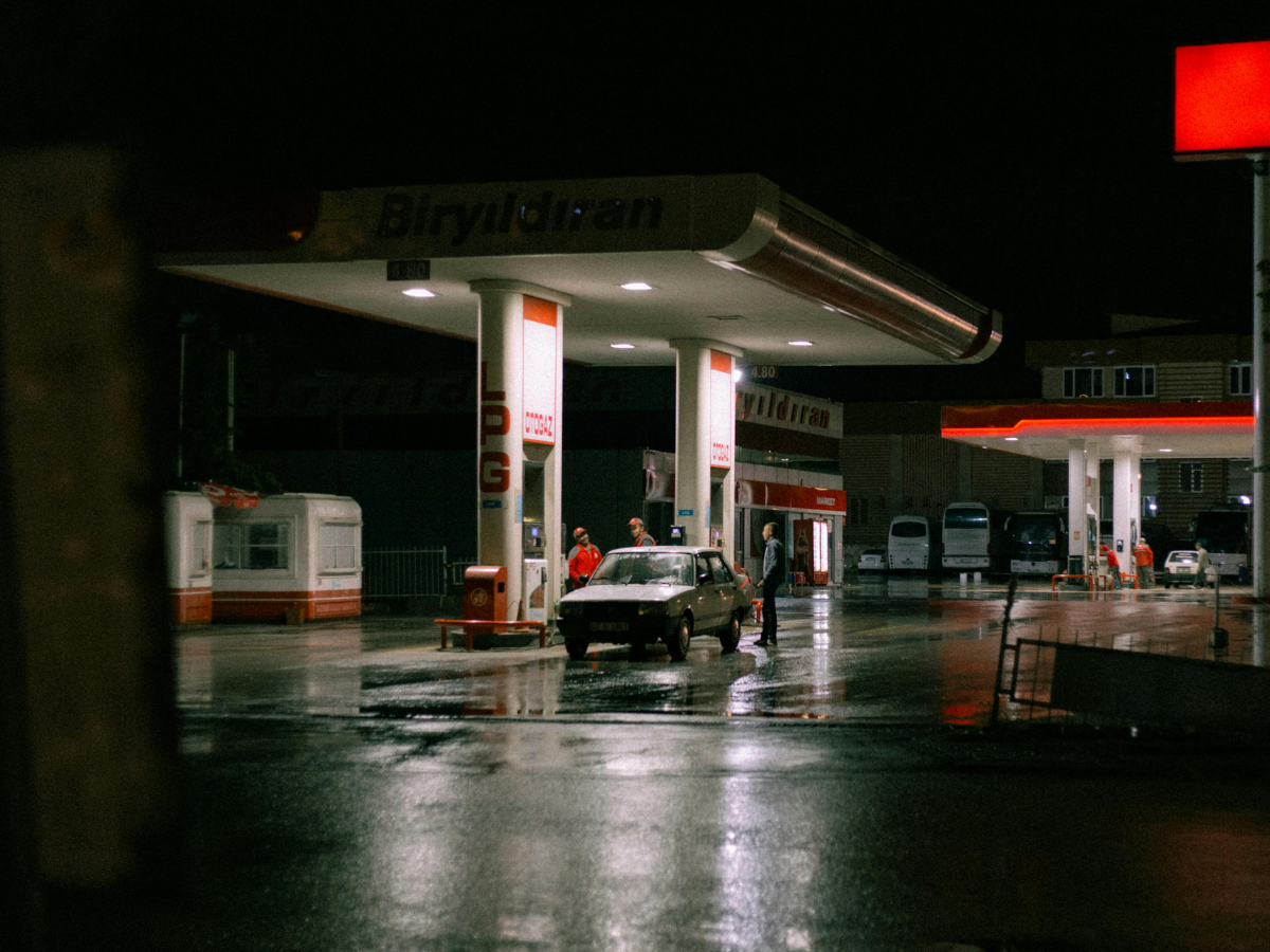 पेट्रोल-डीजल महंगा? फ्यूल क्रेडिट कार्ड से हर साल बचा सकते हैं हजारों रुपये! समझें कैसे - Photo Gallery