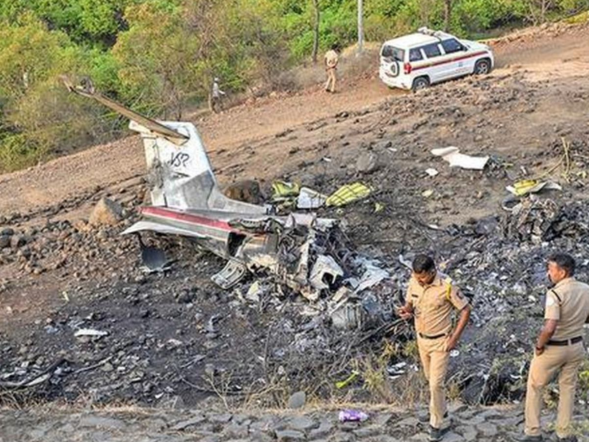 Ajit Pawar: हवा में प्लेन और खर्राटे लेता VSR वेंचर्स का मालिक! अजित पवार के बेटे ने वीडियो शेयर कर दिखाई पायलट की असलियत - Photo Gallery