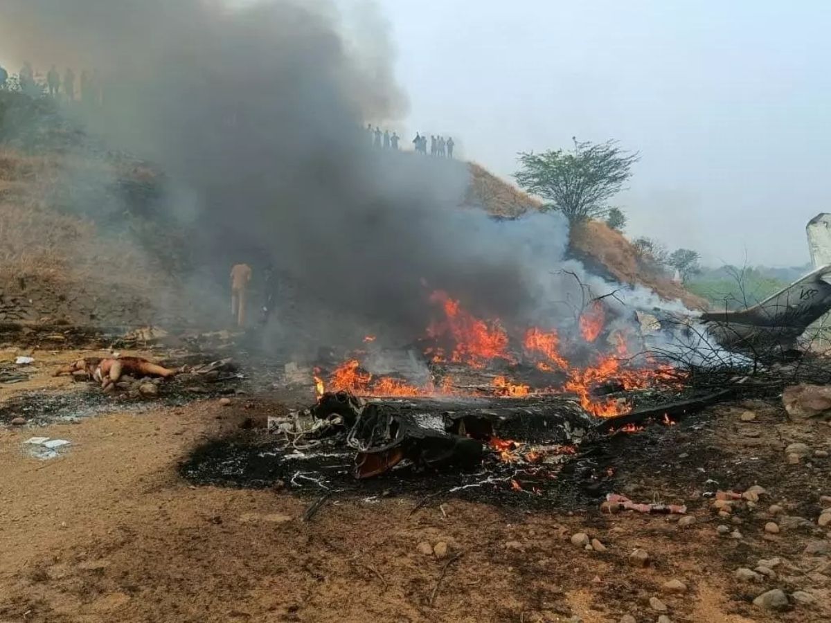 Ajit Pawar: हवा में प्लेन और खर्राटे लेता VSR वेंचर्स का मालिक! अजित पवार के बेटे ने वीडियो शेयर कर दिखाई पायलट की असलियत - Photo Gallery