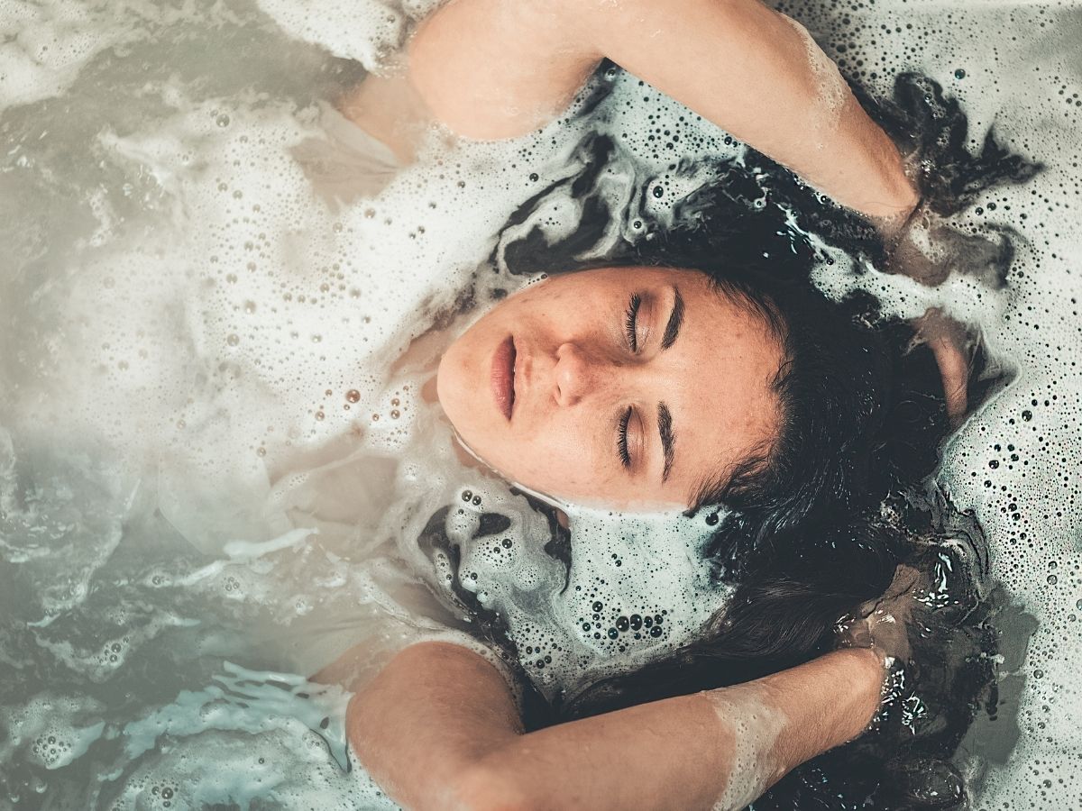 भारत में सुबह स्नान, लेकिन चीन-जापान में रात का ट्रेंड! जानिए कब नहाना है ज्यादा फायदेमंद? - Photo Gallery