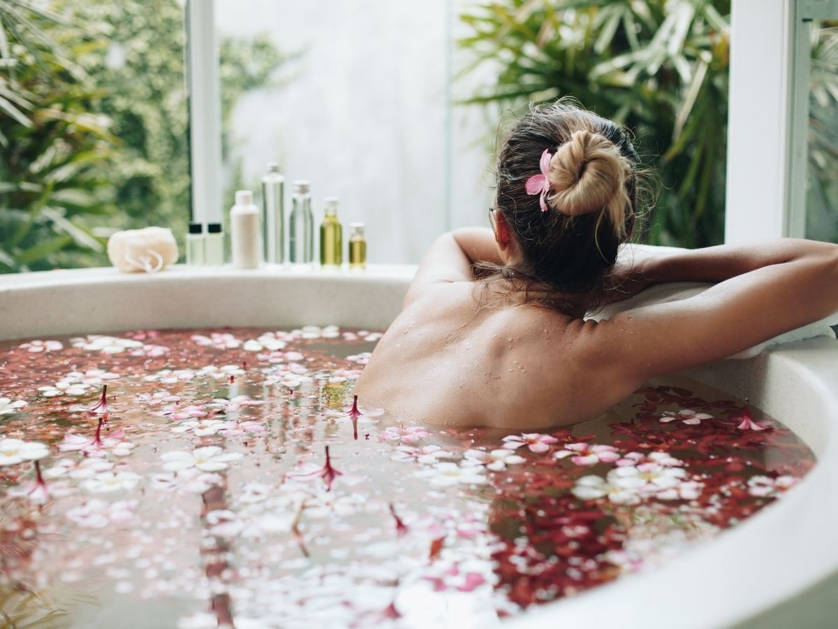 भारत में सुबह स्नान, लेकिन चीन-जापान में रात का ट्रेंड! जानिए कब नहाना है ज्यादा फायदेमंद? - Photo Gallery