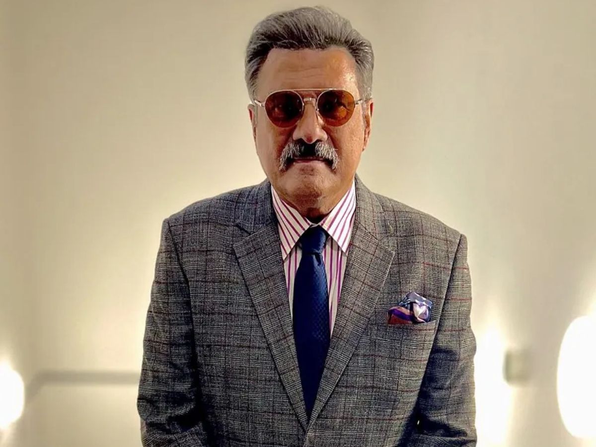 दुकान पर चिप्स बेचे, ताज होटल में बने वेटर, आज करोड़ों की मालिक है ये एक्टर; दिल छू लेगी स्ट्रगल की कहानी - Photo Gallery