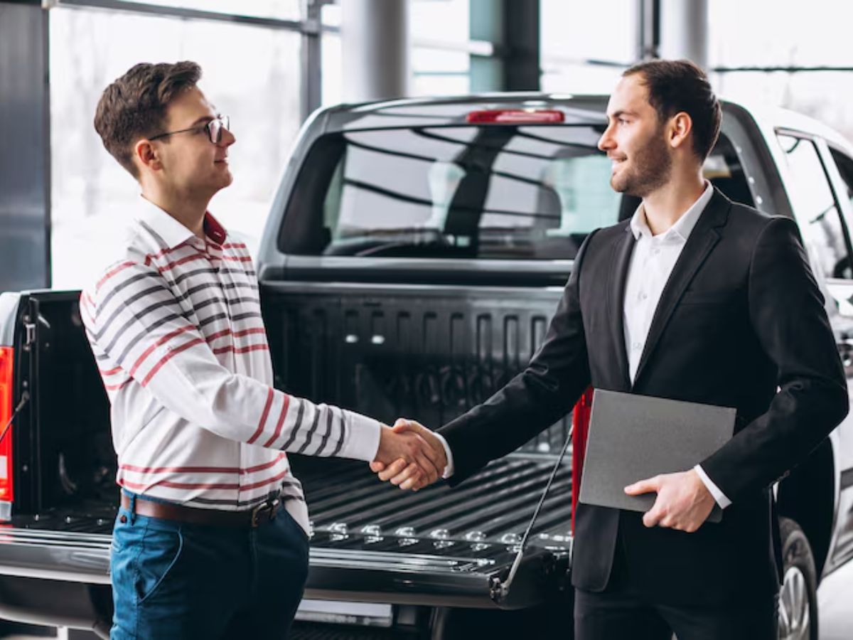 OLD Car Selling: कार बेचने जा रहे हैं तो पहले जान लें ये बातें, वरना हो जाएगी बड़ी मुसीबत - Photo Gallery