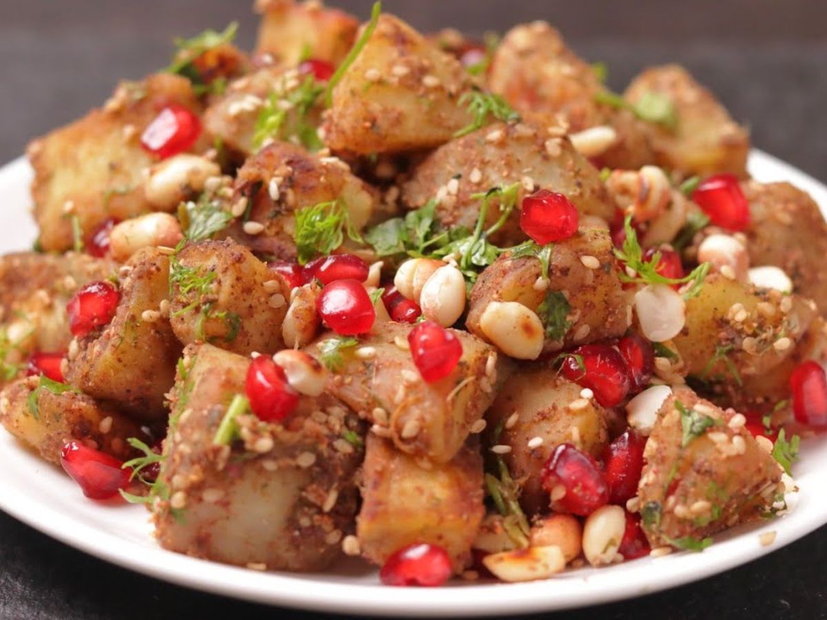 Chaitra Navratri 2026: कल से शुरू हो रहे नवरात्रि, इन चीजों को अपने खाने में करें ऐड, दिन भर भरा रहेगा पेट - Photo Gallery