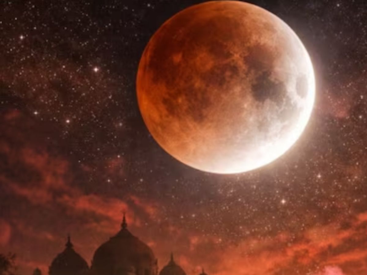 Lunar Eclipse 2026: 3 तारीख को लगेगा चंद्र ग्रहण, इन 5 चीजों का करें दान; धन और सुख-समृद्धि की होगी वर्षा - Photo Gallery