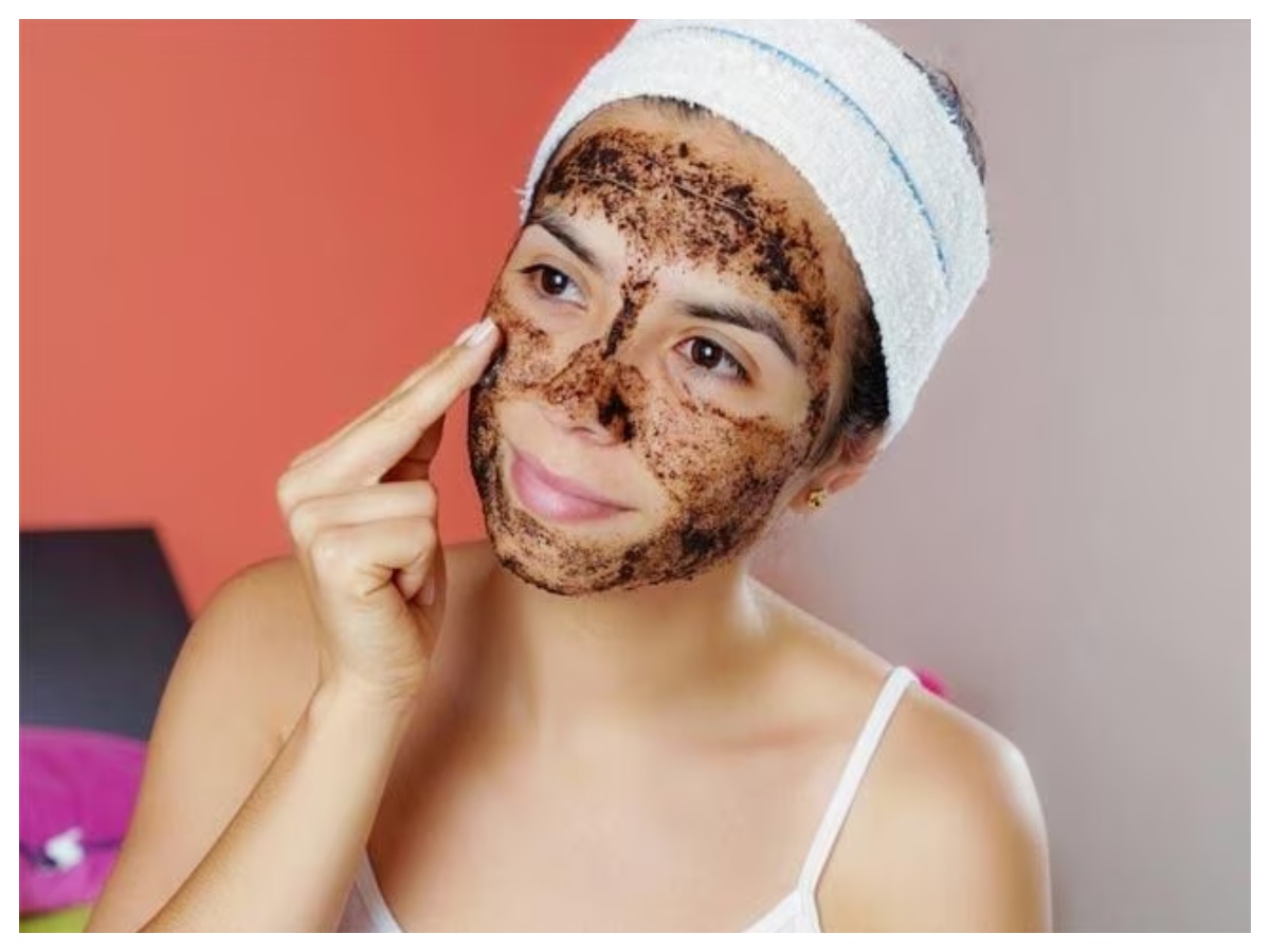 Coffee face pack: कॉफी से निखरेगा चेहरा, जानें आसान उपाय, घर पर ही पाएं पार्लर जैसा ग्लो - Photo Gallery