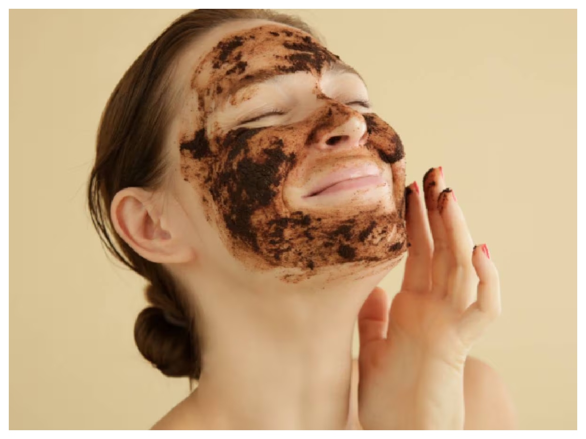 Coffee face pack: कॉफी से निखरेगा चेहरा, जानें आसान उपाय, घर पर ही पाएं पार्लर जैसा ग्लो - Photo Gallery