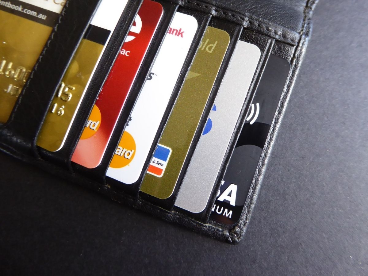 Credit Card Rule Change: 1 अप्रैल से बदल जाएंगे क्रेडिट कार्ड के नियम! यूजर्स के लिए बड़ी चेतावनी - Photo Gallery