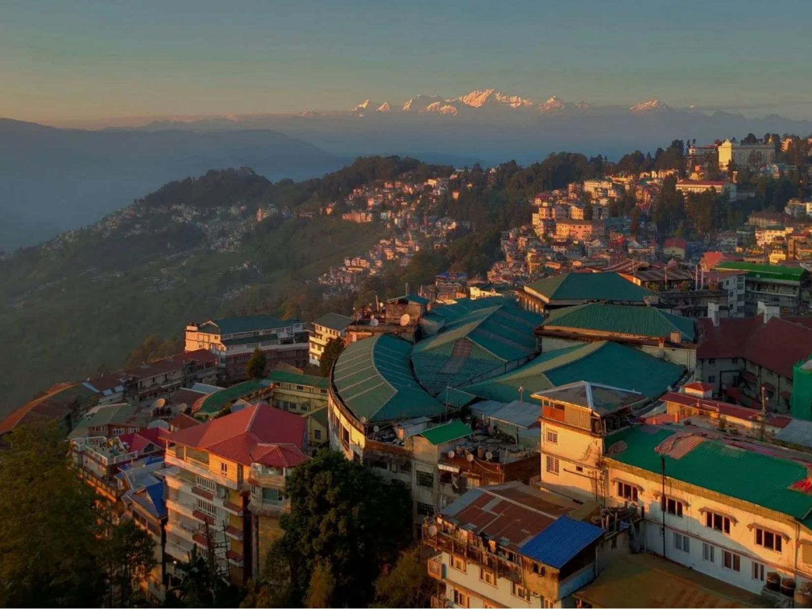 दोस्तों के साथ घूमने का बना रहे हैं प्लान; कश्मीर-मनाली नहीं ये 7 जगह हैं एकदम बेस्ट - Photo Gallery