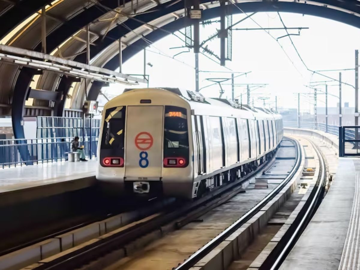 Delhi Metro Rules: दिल्ली मेट्रों में गंदगी फैलाना होगा भारी नुकसान, 100-200 नहीं हजारों का लगेगा जुर्माना - Photo Gallery