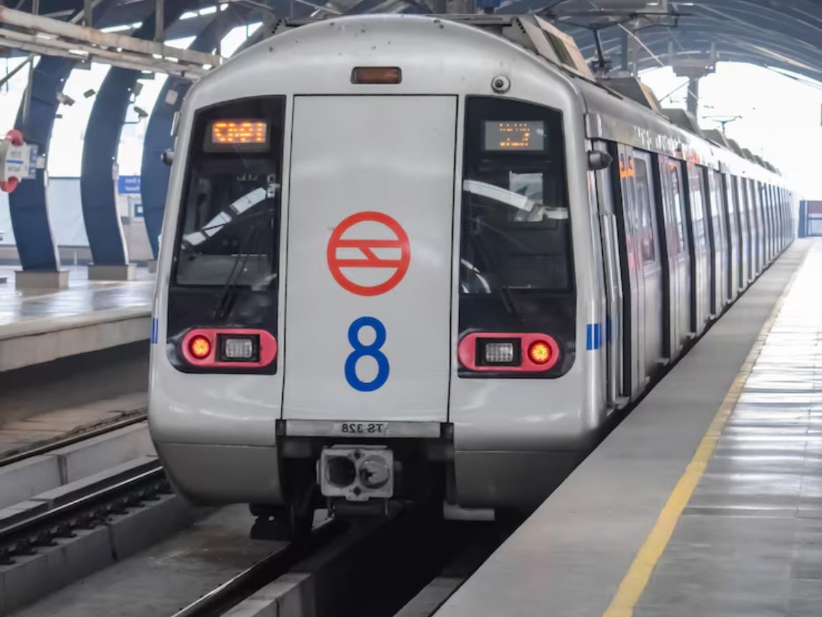 Delhi Metro Rules: दिल्ली मेट्रों में गंदगी फैलाना होगा भारी नुकसान, 100-200 नहीं हजारों का लगेगा जुर्माना - Photo Gallery