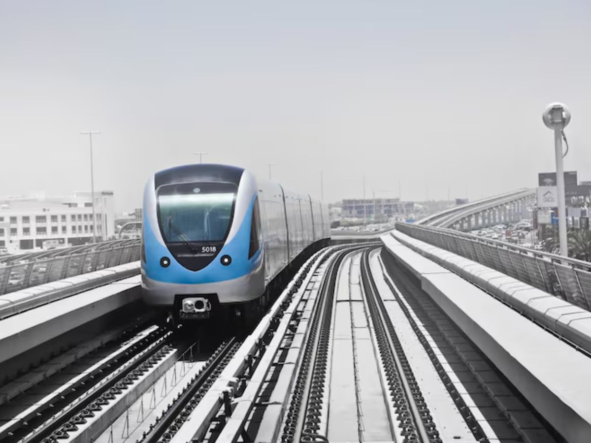 Delhi Metro Rules: दिल्ली मेट्रों में गंदगी फैलाना होगा भारी नुकसान, 100-200 नहीं हजारों का लगेगा जुर्माना - Photo Gallery