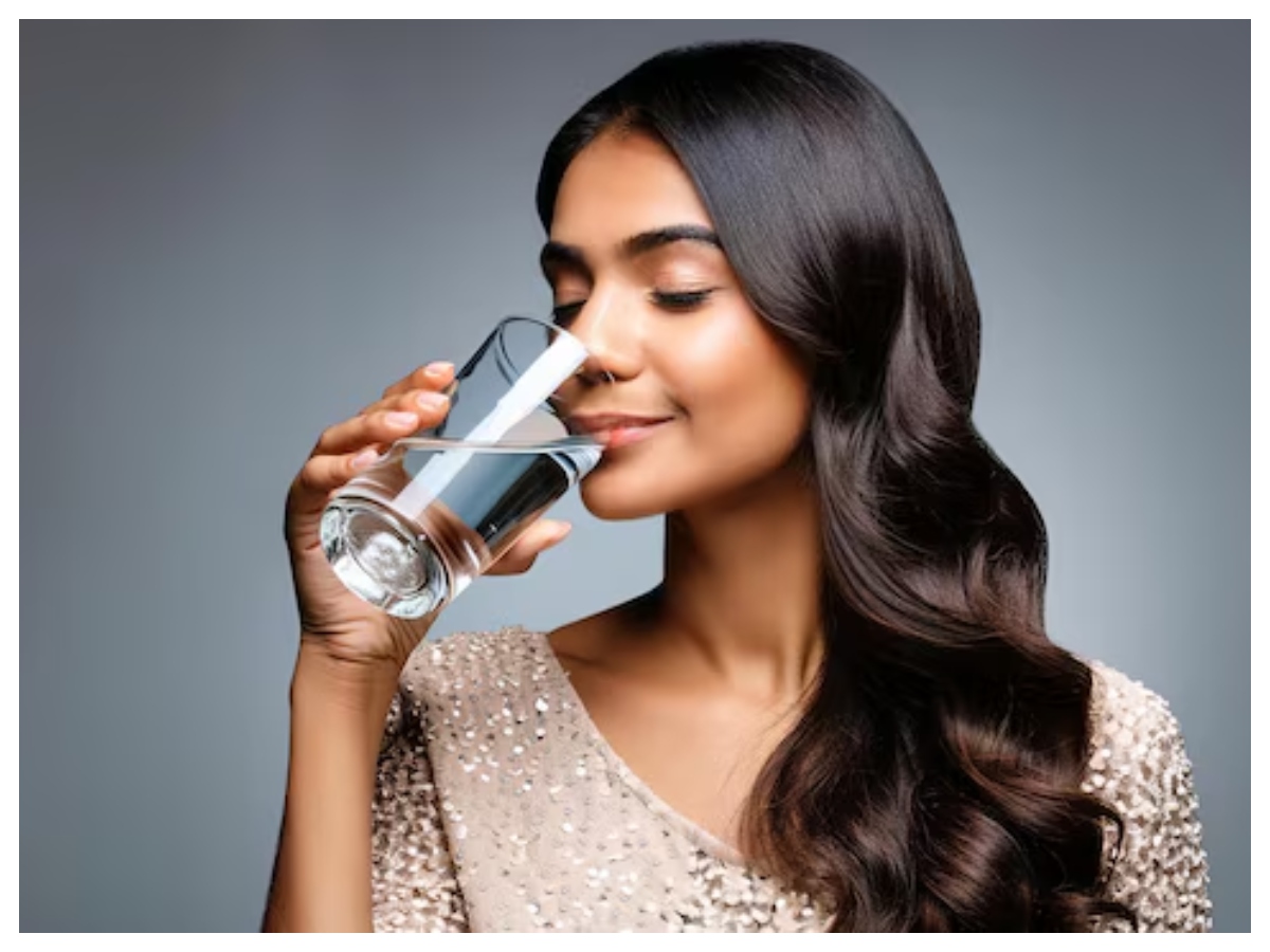 Body needs water: उम्र के हिसाब से बदलती है शरीर की पानी की जरूरत, जानिए किसे कितनी हाइड्रेशन चाहिए - Photo Gallery