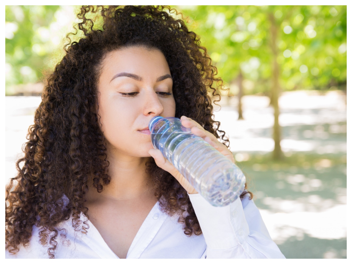 Body needs water: उम्र के हिसाब से बदलती है शरीर की पानी की जरूरत, जानिए किसे कितनी हाइड्रेशन चाहिए - Photo Gallery
