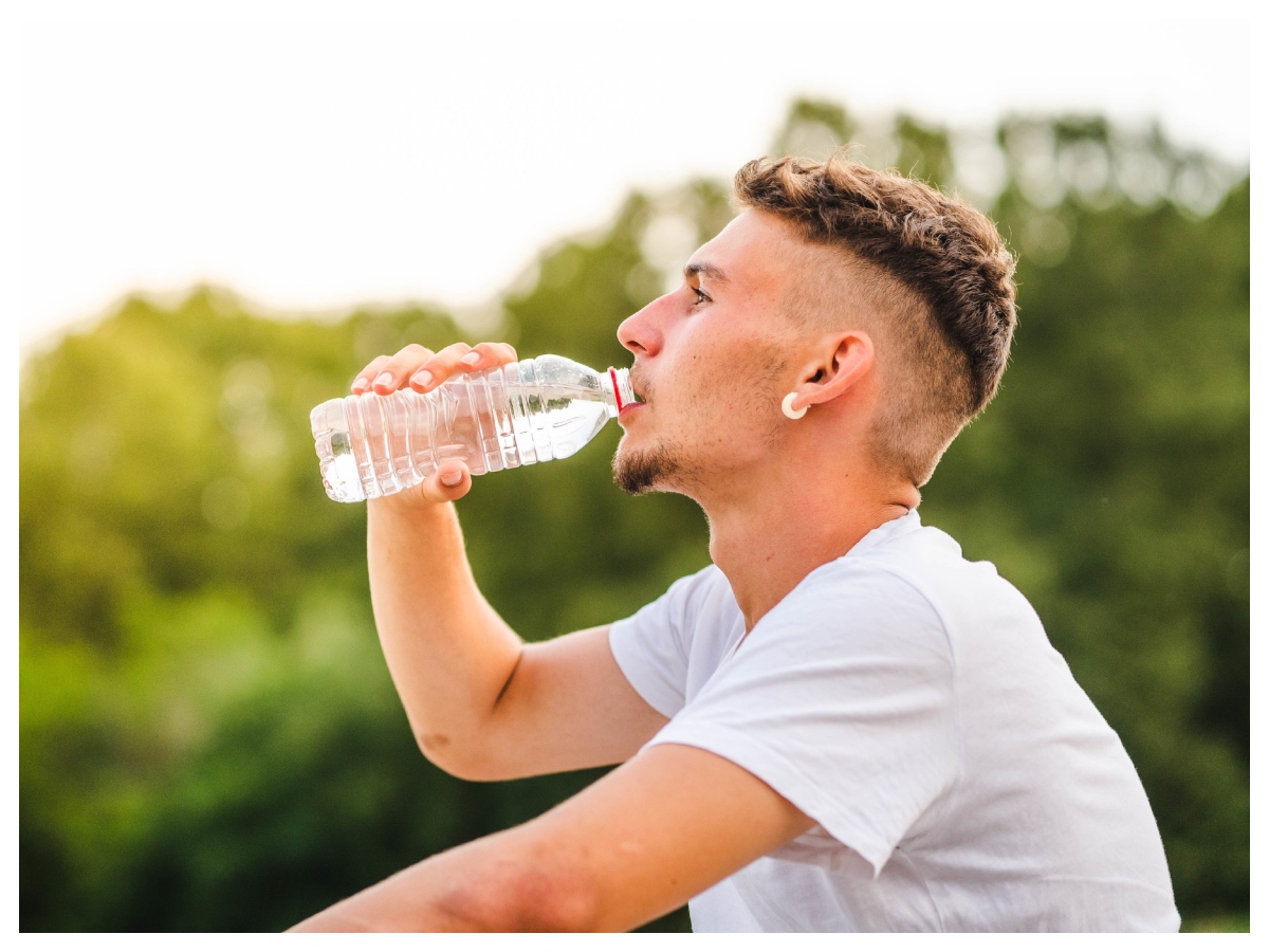 Body needs water: उम्र के हिसाब से बदलती है शरीर की पानी की जरूरत, जानिए किसे कितनी हाइड्रेशन चाहिए - Photo Gallery