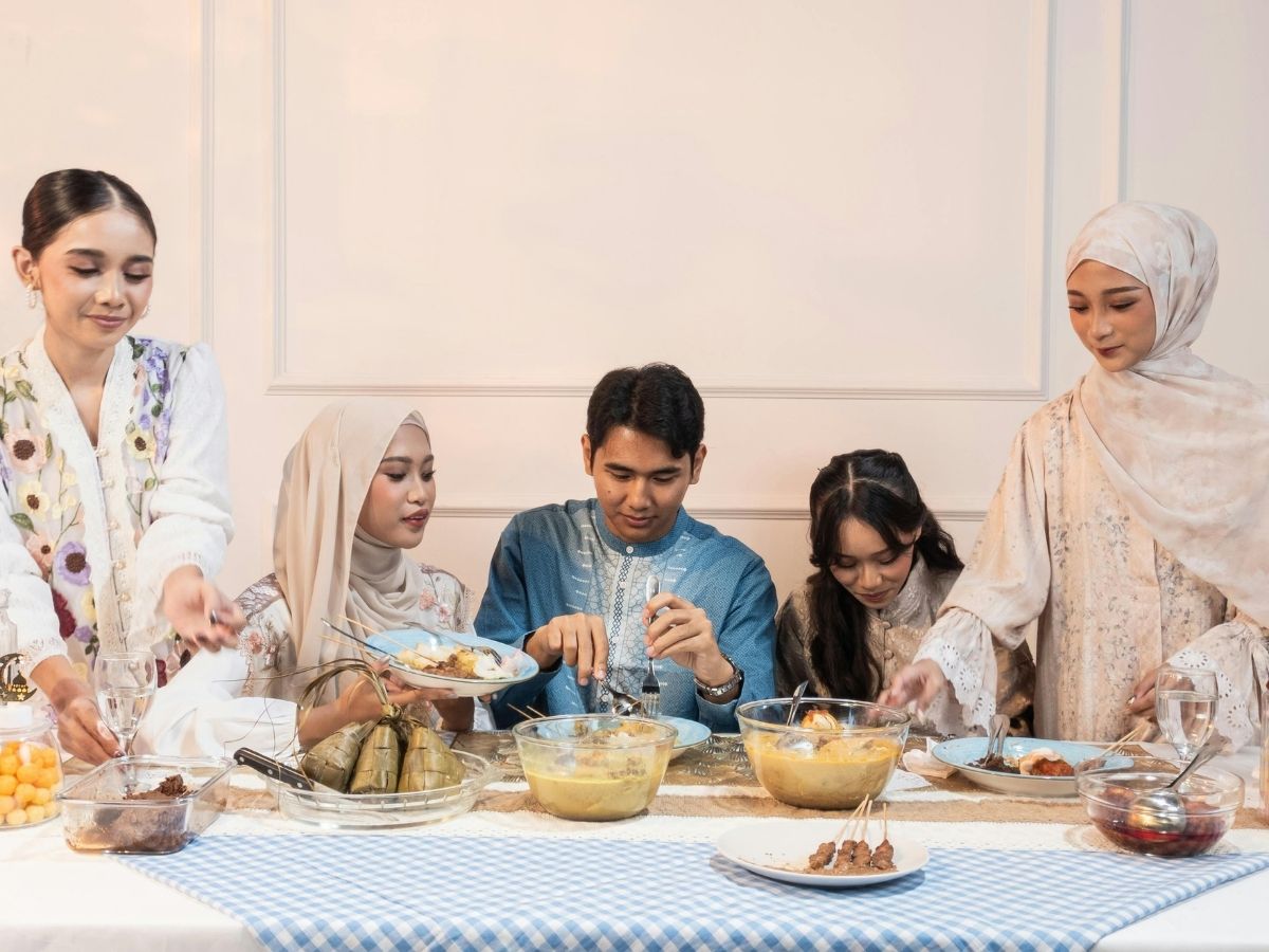 जहां ईद की खुशियां मनाना भी जुर्म! विरोध करने पर मिलती है सख्त सजा; जश्न मनाने की कोशिश भी पड़ सकती है महंगी! - Photo Gallery