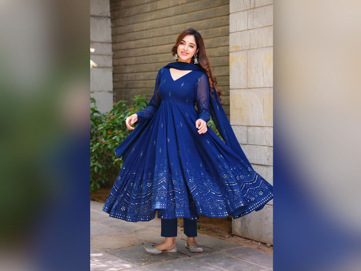 Eid dress ideas for women: ट्रेंड में चल रहे ये 7 सूट, इस ईद आपके स्टाइल को देंगे नया लेवल, हानिया आमिर भी लगेंगी फीकी - Photo Gallery