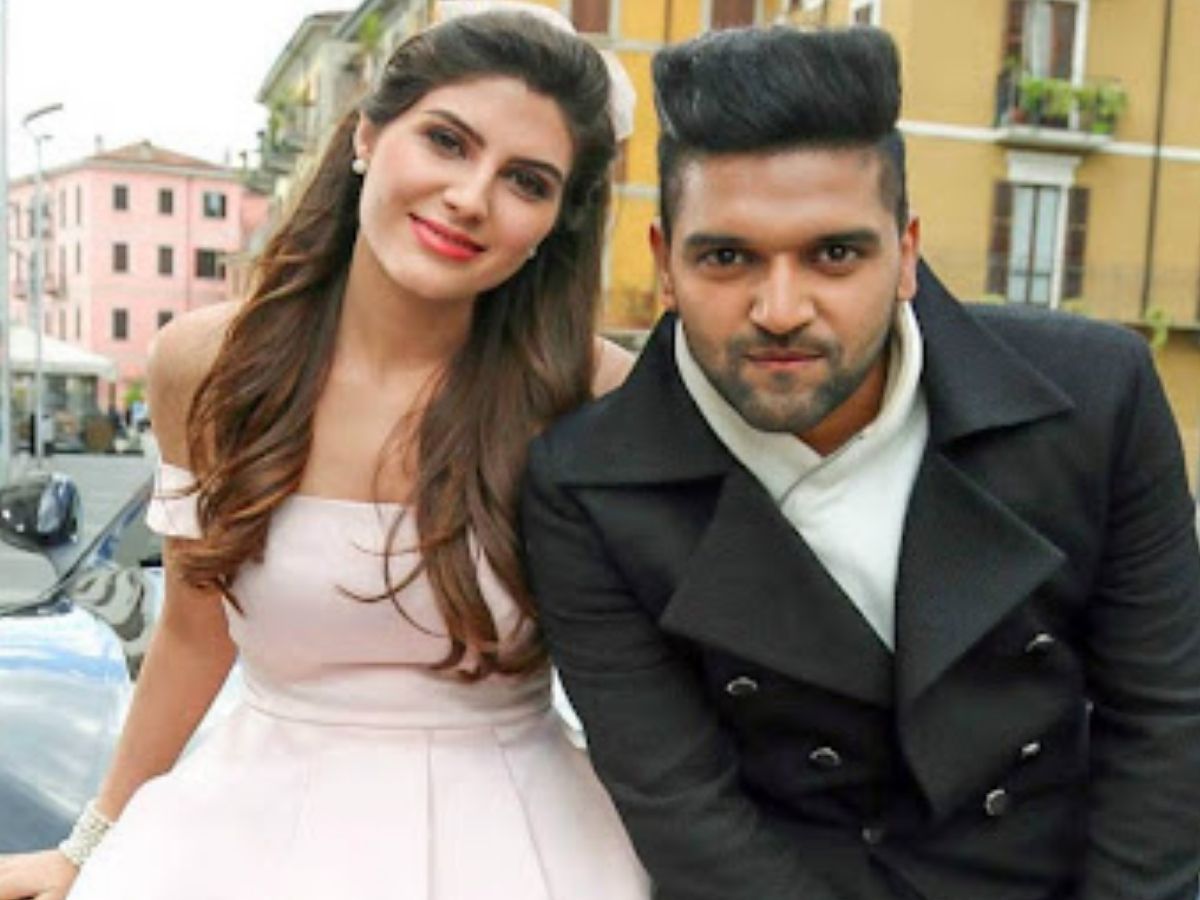 Elnaaz Norouzi: अपने ही वतन जाने से डर रही गुरु रंधावा की हीरोइन! खामेनेई की मौत के बाद अब ईरानियों को सता रहा किसका डर? - Photo Gallery