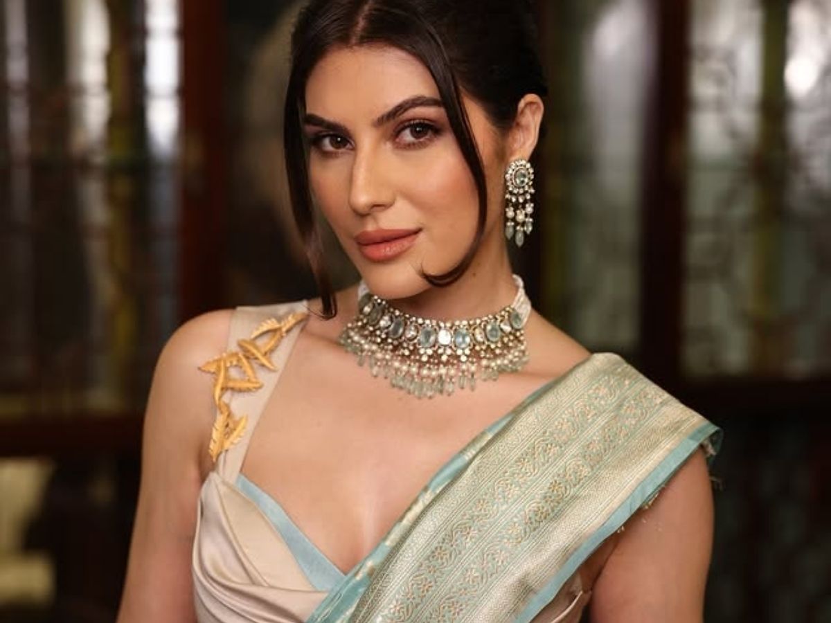 नाच-नाचकर मनाया खामनेई की मौत का जश्न, जानें कौन है ये बॉलीवुड हसीना? - Photo Gallery