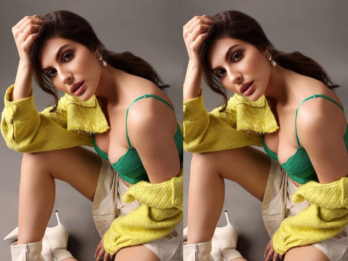 नाच-नाचकर मनाया खामनेई की मौत का जश्न, जानें कौन है ये बॉलीवुड हसीना? - Photo Gallery