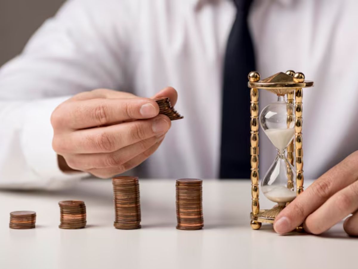 क्या EPF में इंवेस्ट करना फायदेमंद है या नहीं, जानें कौन बन सकता है इसका सदस्य? - Photo Gallery