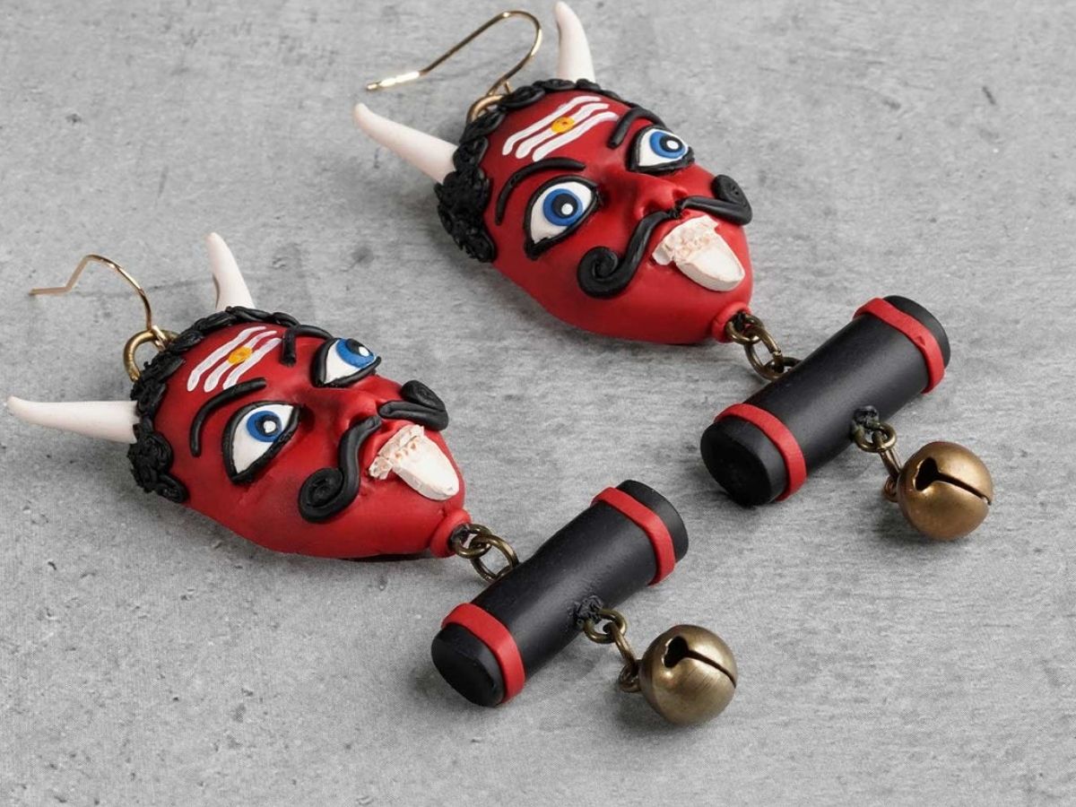 Indian Evil Eye Traditions: नमक से उतारा और नींबू मिर्ची का सहारा! बुरी नजर से बचने के लिए भारतीय अपनाते हैं ये टोटके - Photo Gallery