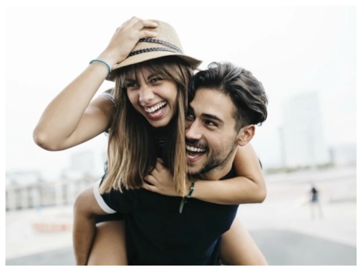 FWB relationship: फ्रेंड्स विद बेनिफिट्स क्या होता है? इस रिश्ते के नियम और मतलब समझें - Photo Gallery