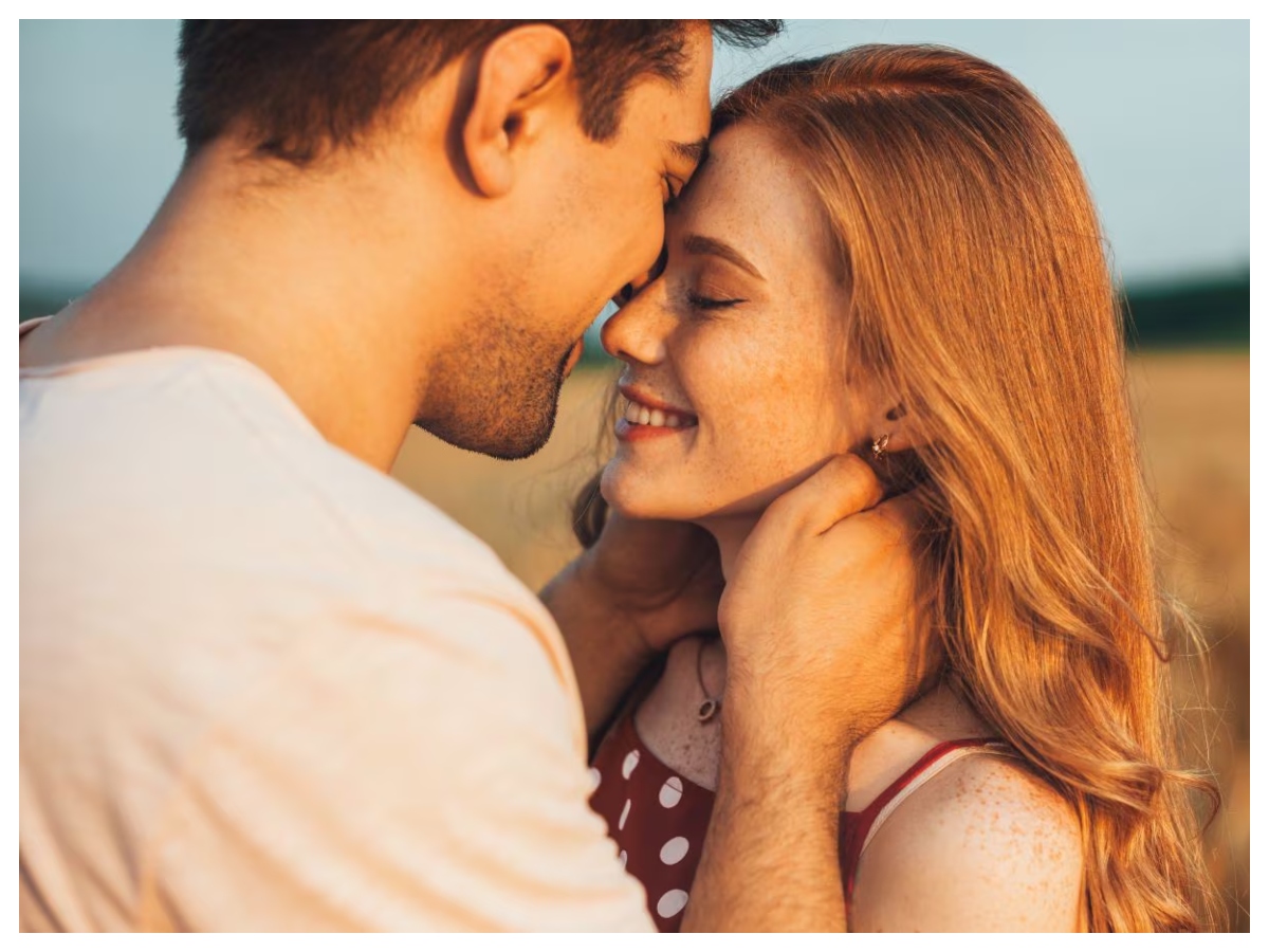 FWB relationship: फ्रेंड्स विद बेनिफिट्स क्या होता है? इस रिश्ते के नियम और मतलब समझें - Photo Gallery