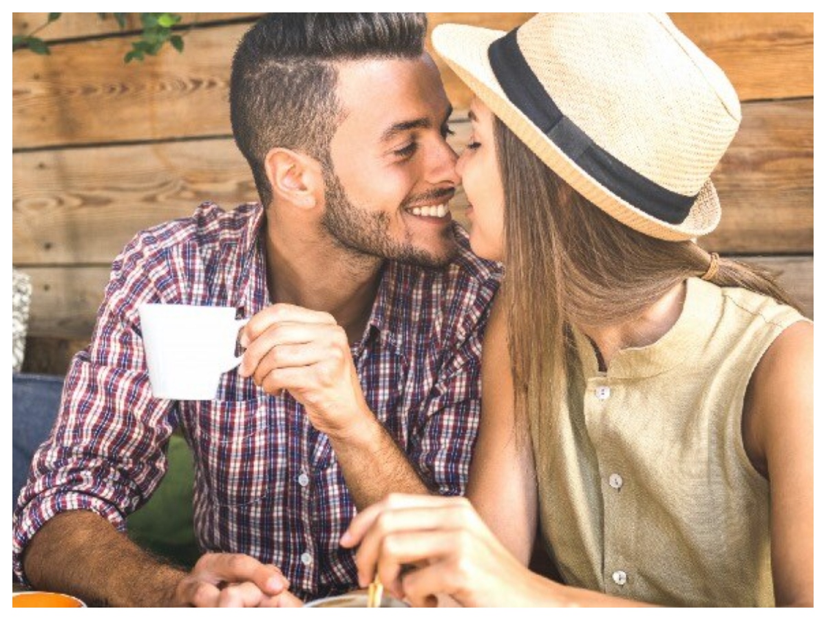 FWB relationship: फ्रेंड्स विद बेनिफिट्स क्या होता है? इस रिश्ते के नियम और मतलब समझें - Photo Gallery