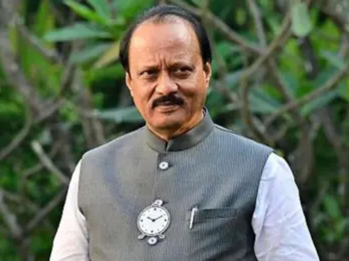 Ajit Pawar: हवा में प्लेन और खर्राटे लेता VSR वेंचर्स का मालिक! अजित पवार के बेटे ने वीडियो शेयर कर दिखाई पायलट की असलियत - Photo Gallery