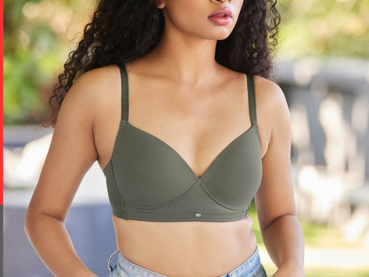 Bra History: कब शुरू हुआ ब्रा पहनने का चलन? महिलाओं के लिए कितना मुश्किल था ये तंग कपड़ा पहनना; यहां जानें इतिहास - Photo Gallery