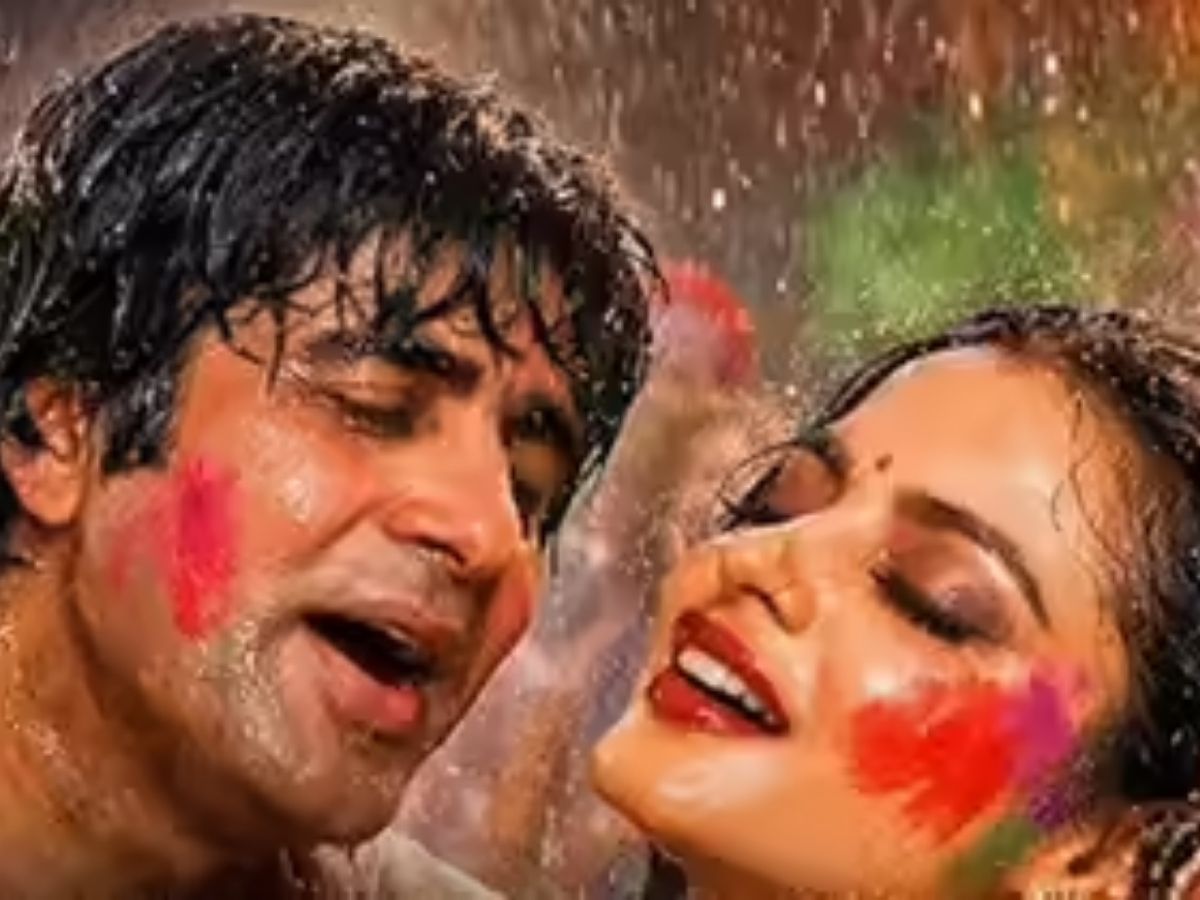 Holi Special Movies: मोहब्बतें से लेकर ये जवानी है दीवानी तक! होली के मौके पर ये बॉलीवुड फिल्में माहौल को बना देंगी और भी रंगीन - Photo Gallery