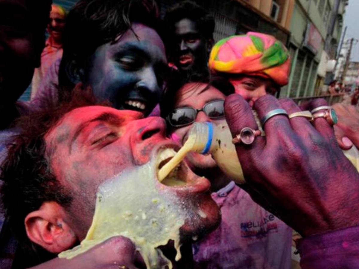 Bhang Health Risks: होली पर भांग पीने से पहले पढ़ लें ये खबर! डॉक्टर ने बताए फेफड़ों से जुड़े बड़े खतरे - Photo Gallery