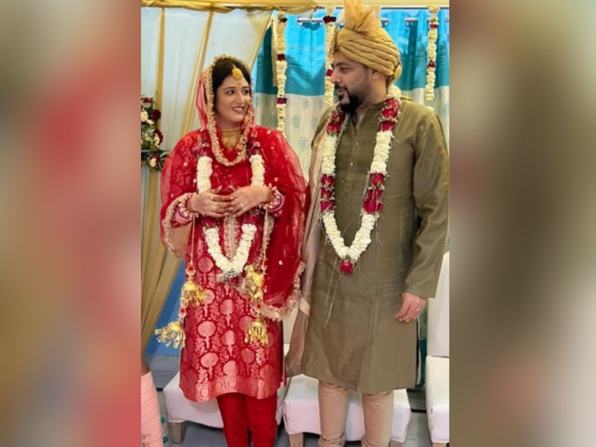 Who is Isha Rikhi: कौन है ईशा रिखी, जिन्होंने 8 साल बड़े रैपर से रचाई शादी, इस फिल्म से किया था डेब्यू - Photo Gallery