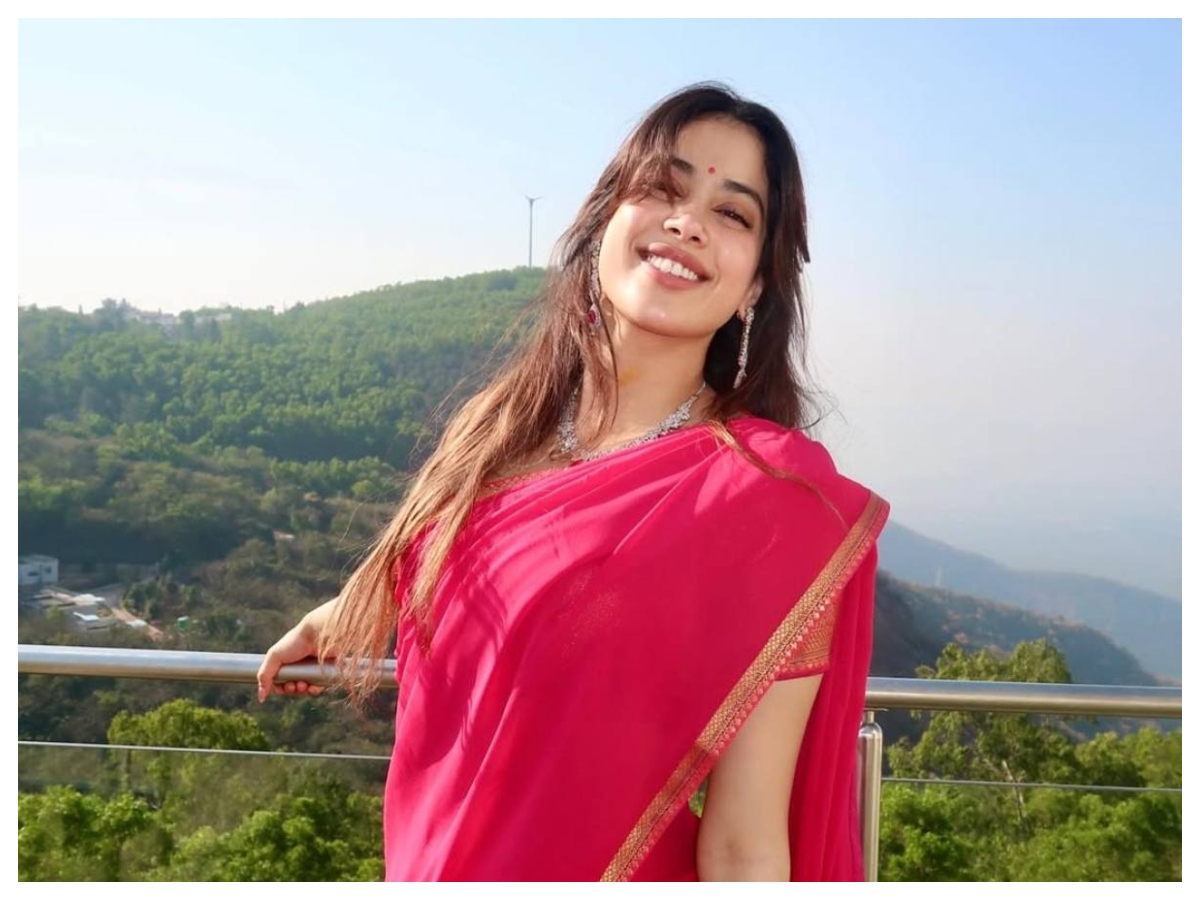 Janhvi Kapoor birthday: मां के नक्शेकदम पर जाह्नवी कपूर… चकाचौंध से दूर इस अंदाज में सेलिब्रेट किया बर्थडे - Photo Gallery