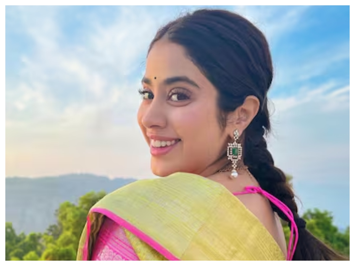 Janhvi Kapoor birthday: मां के नक्शेकदम पर जाह्नवी कपूर… चकाचौंध से दूर इस अंदाज में सेलिब्रेट किया बर्थडे - Photo Gallery