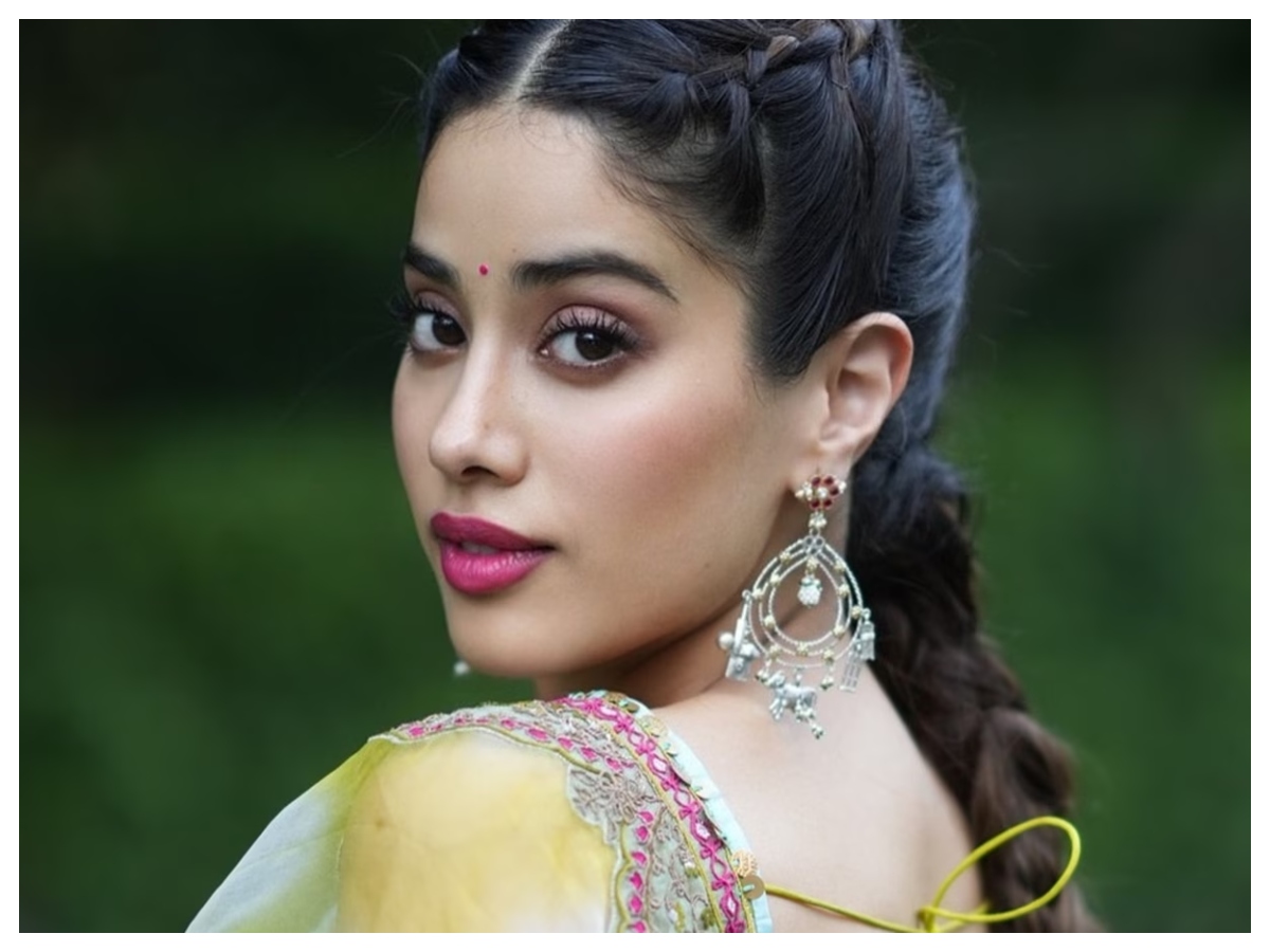 Janhvi Kapoor birthday: मां के नक्शेकदम पर जाह्नवी कपूर… चकाचौंध से दूर इस अंदाज में सेलिब्रेट किया बर्थडे - Photo Gallery