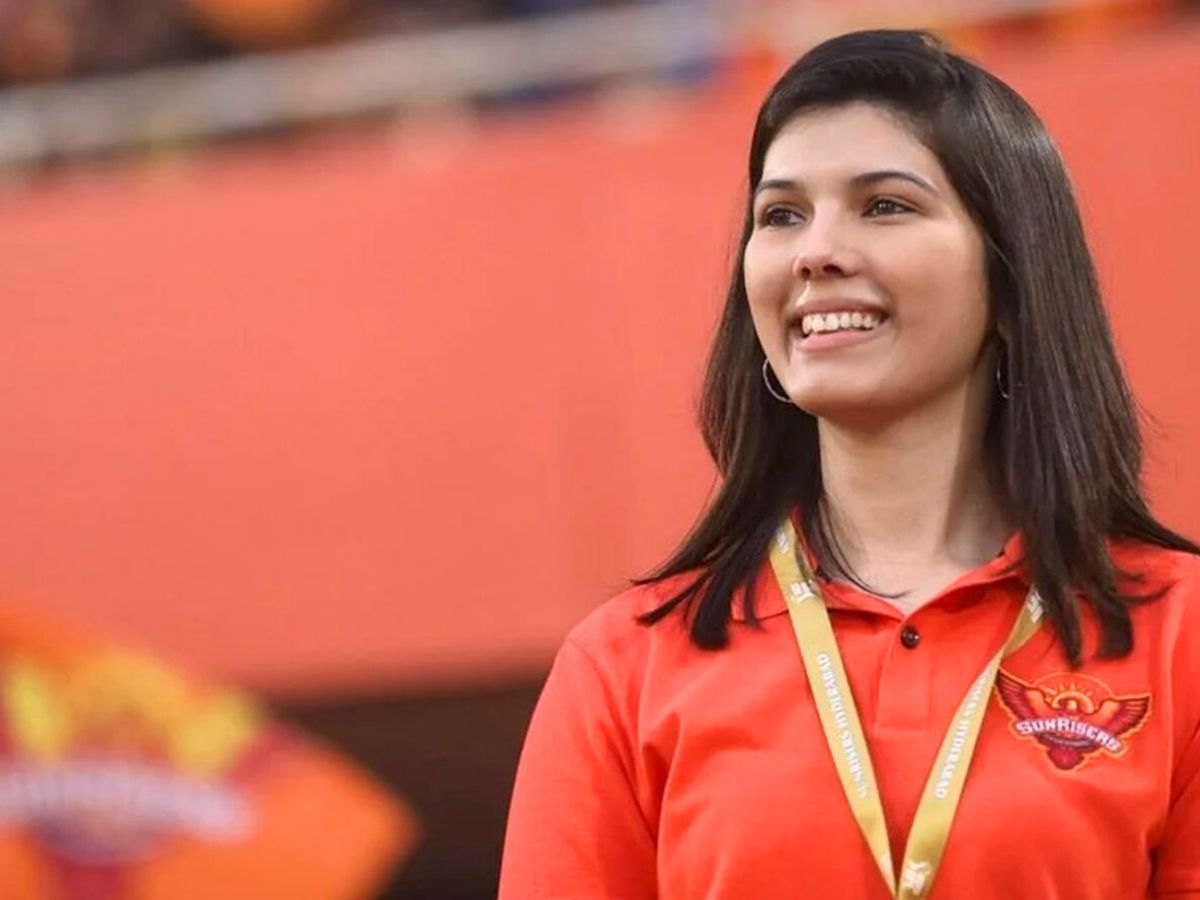 Kavya Maran Outfit: स्टेडियम में भी फैशन क्वीन! काव्या मारन के ये बेहतरीन लुक्स देख, नहीं हटेंगी नजरें - Photo Gallery