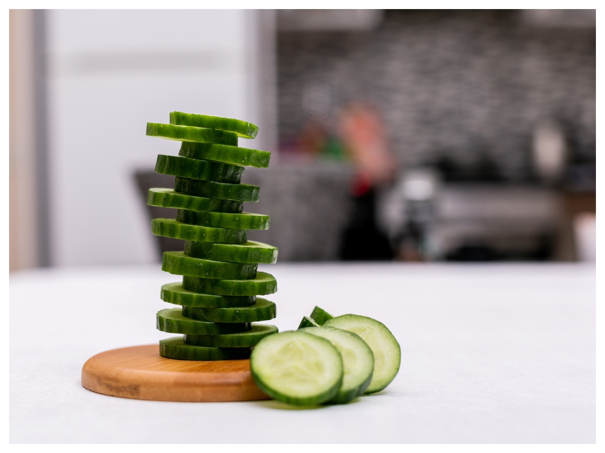 Benefits of eating cucumber: खीरे का सिरा घिसते ही क्यों निकलता है सफेद झाग, क्या है इसका राज - Photo Gallery