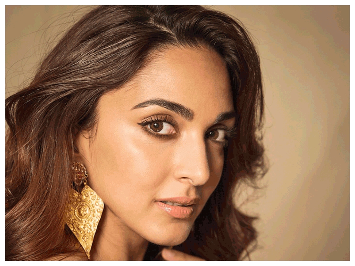 Kiara Advani latest look: कियारा अडवाणी का ग्लैमरस कमबैक, लेटेस्ट लुक ने मचाया तहलका - Photo Gallery
